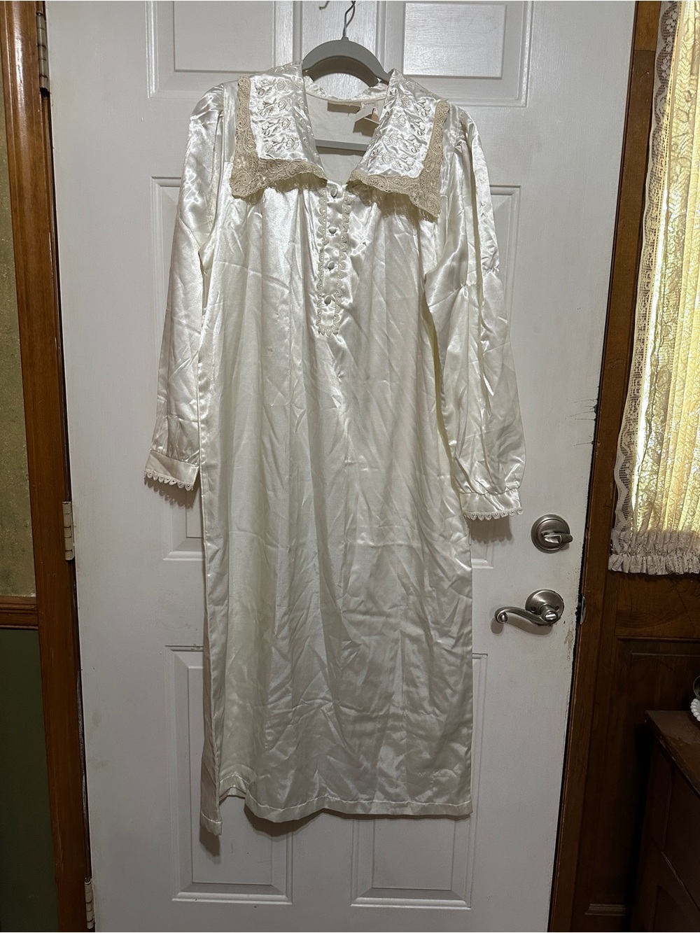 Vintage Delicates Nightgown Ivory Satin Cottagecore Women's Medium Embroidered